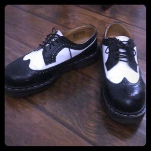 MENS Dr. Martens used, vintage shoes. Size 9.